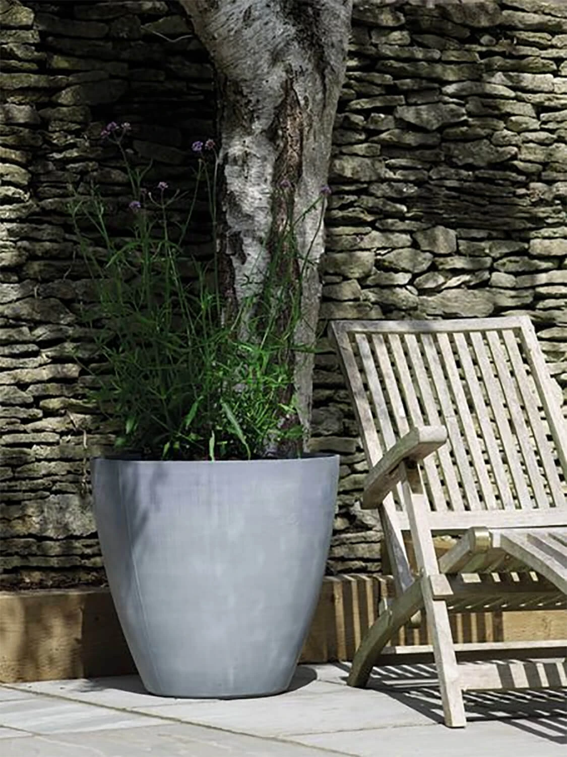 Stewart 53cm Tall Round Beton Planter In Dark Grey